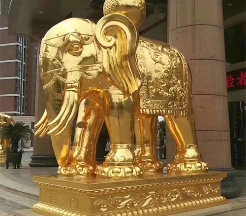 锻铜镀金大象