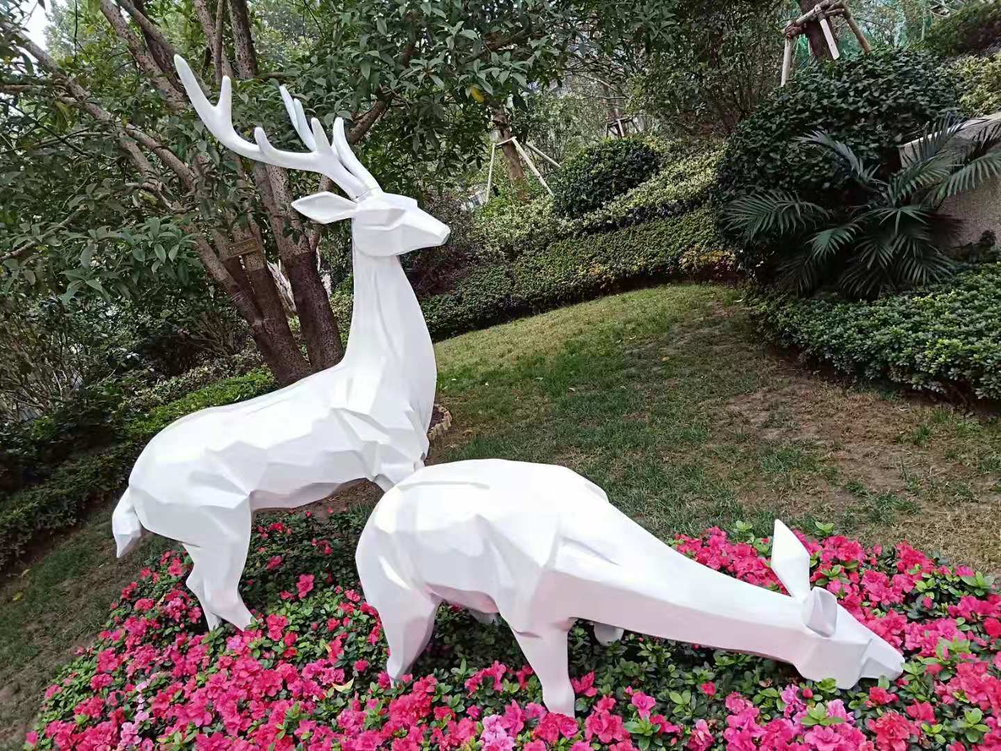 玻璃钢鹿雕塑.jpg